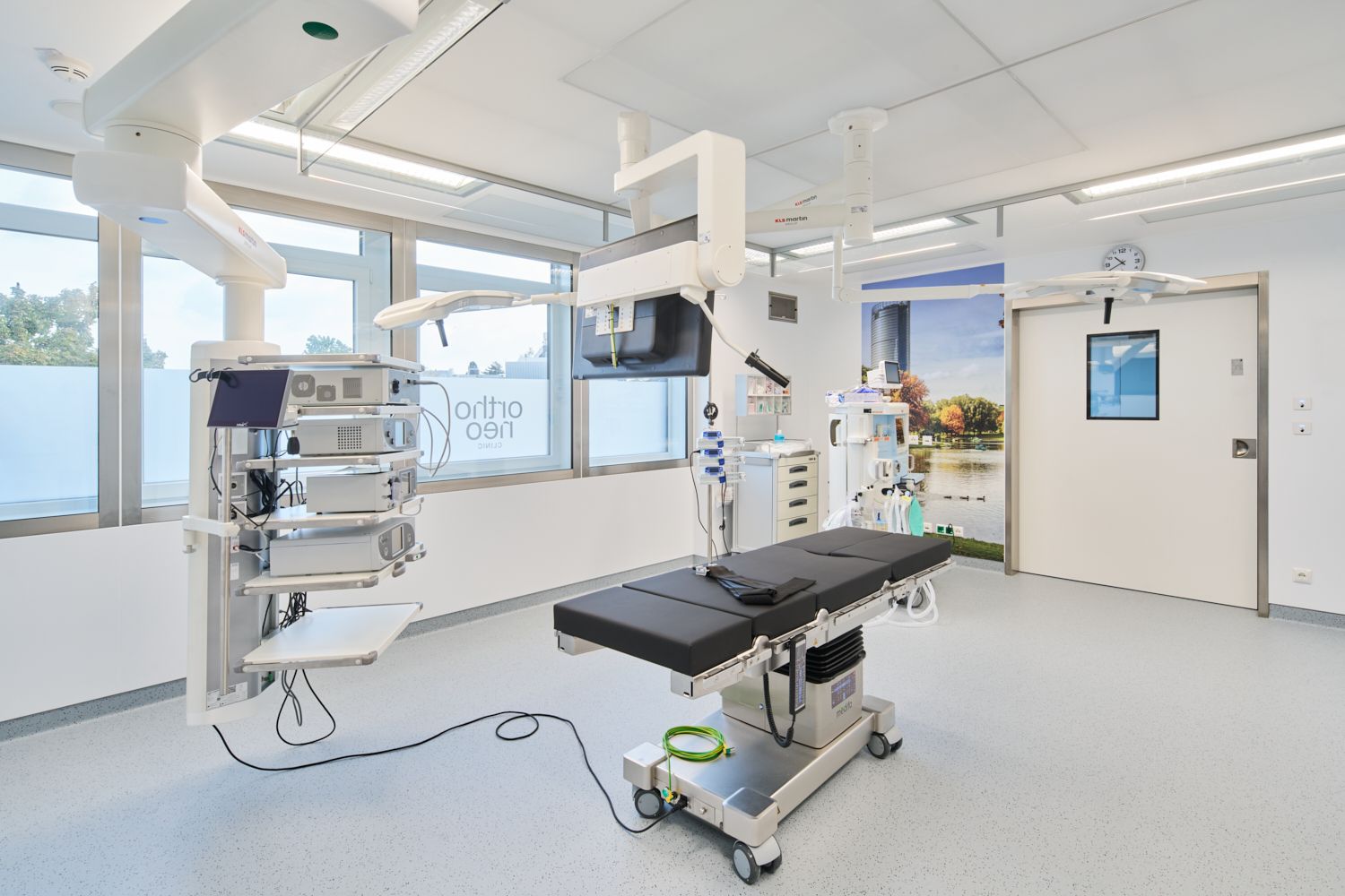Tageslicht-OP-Saal der ortho neo clinic